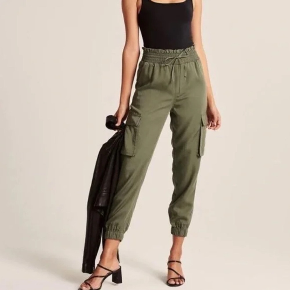 Abercrombie & Fitch olive green paperbag high waist cargo joggers,
